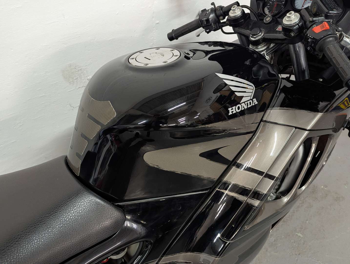 <p>1997 HONDA CBR 600F</p>