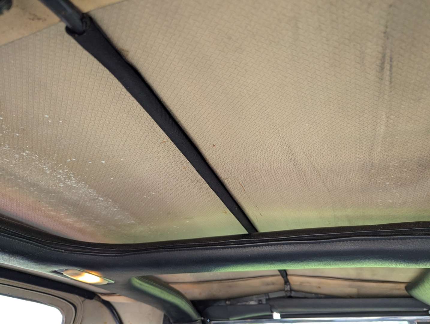 <p>1974 TRIUMPH STAG</p>