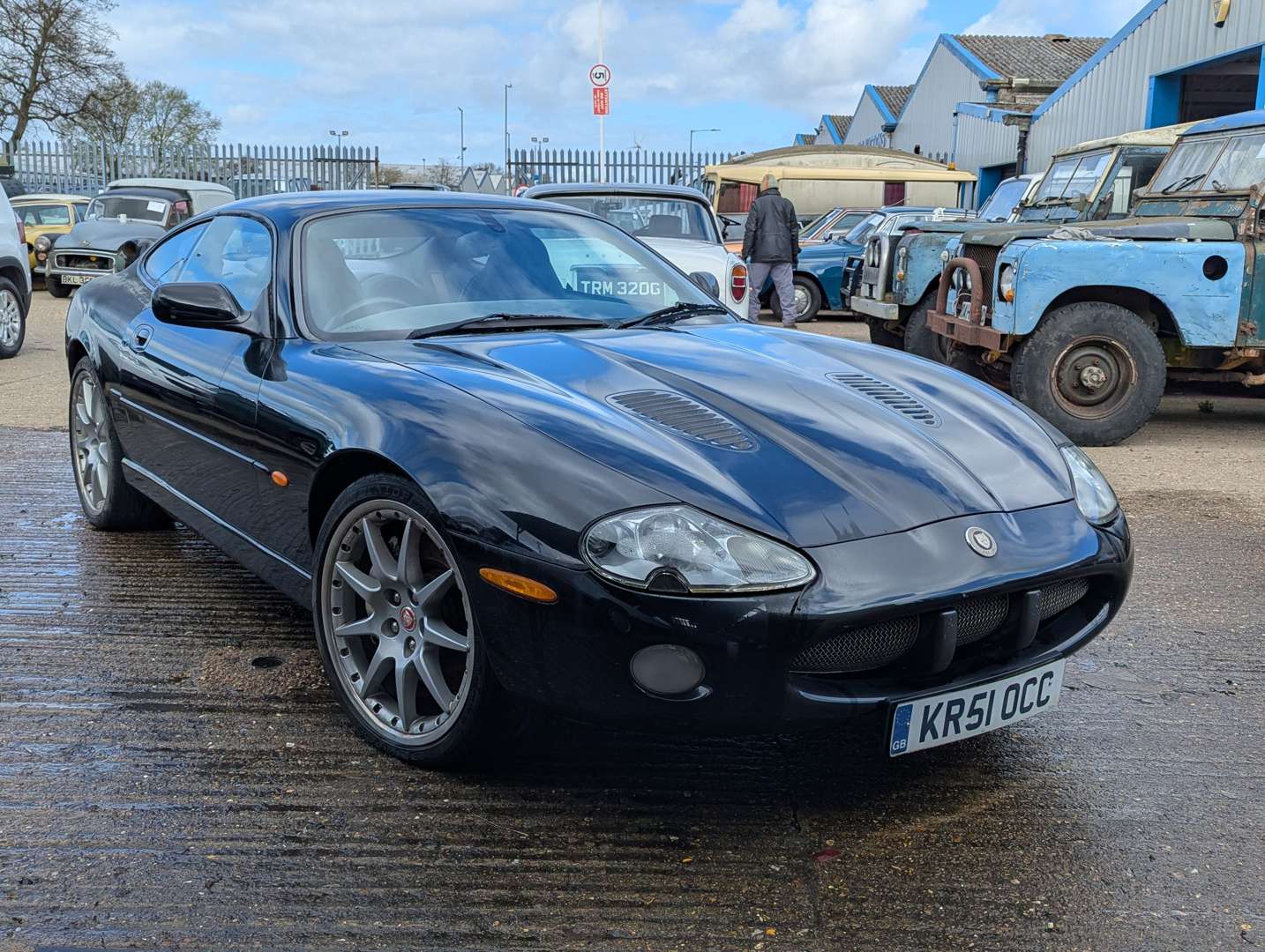 <p>2002 JAGUAR XKR AUTO</p>