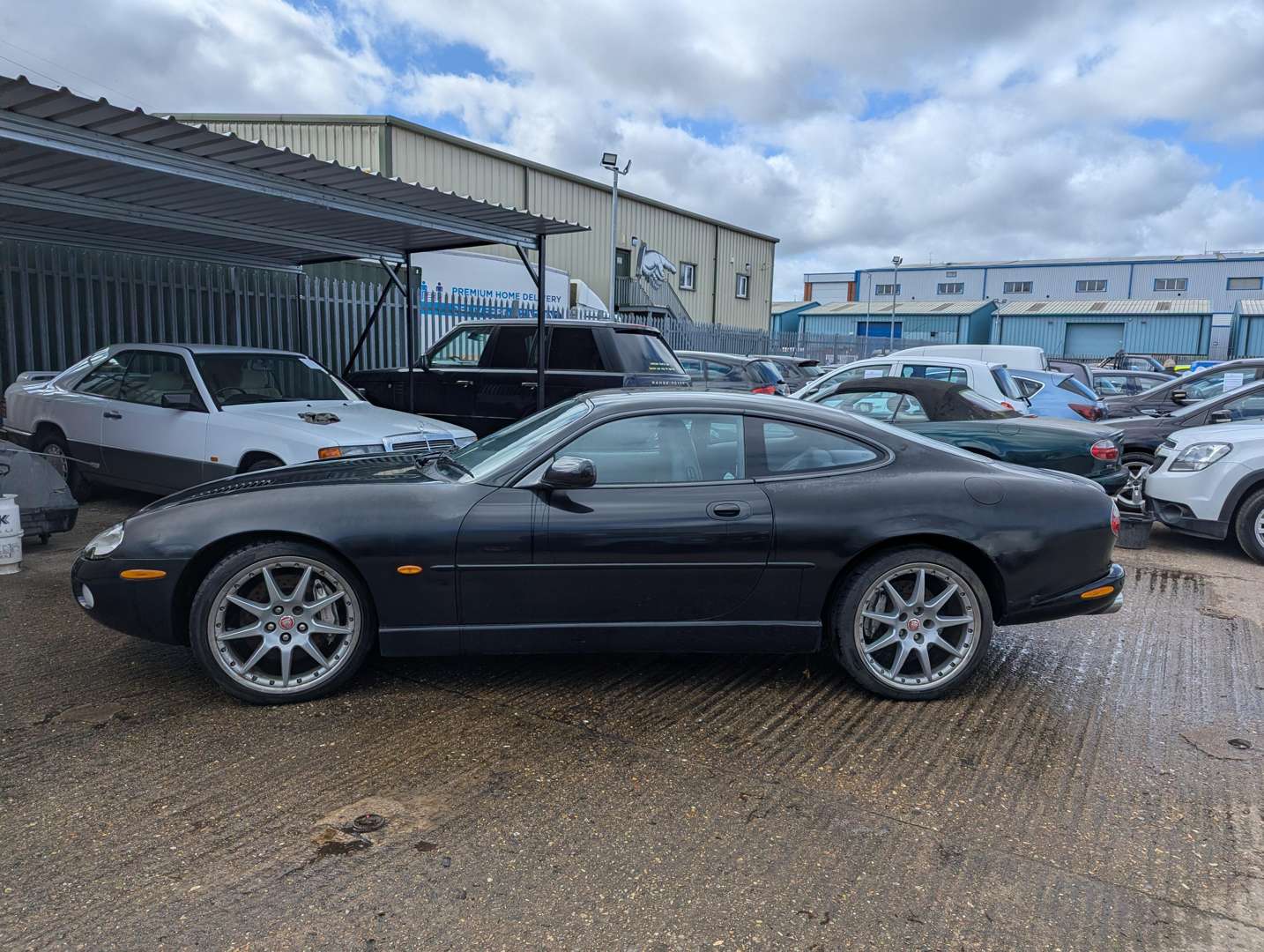 <p>2002 JAGUAR XKR AUTO</p>