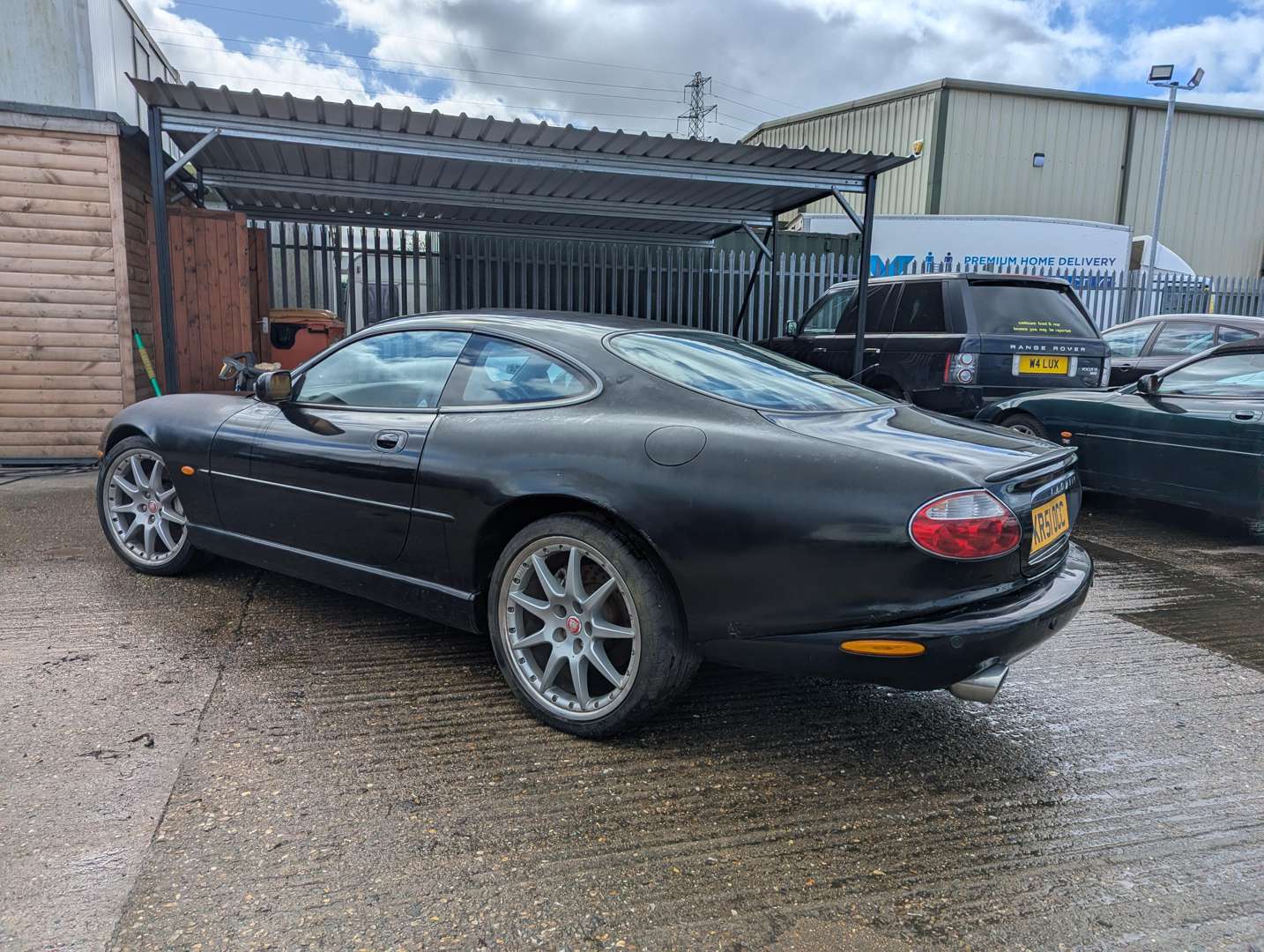 <p>2002 JAGUAR XKR AUTO</p>
