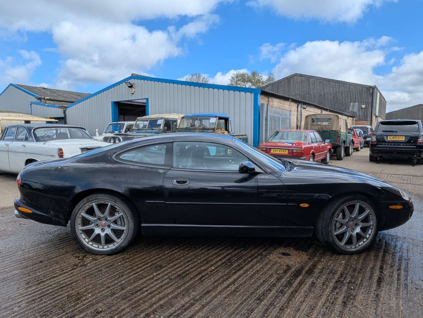 <p>2002 JAGUAR XKR AUTO</p>