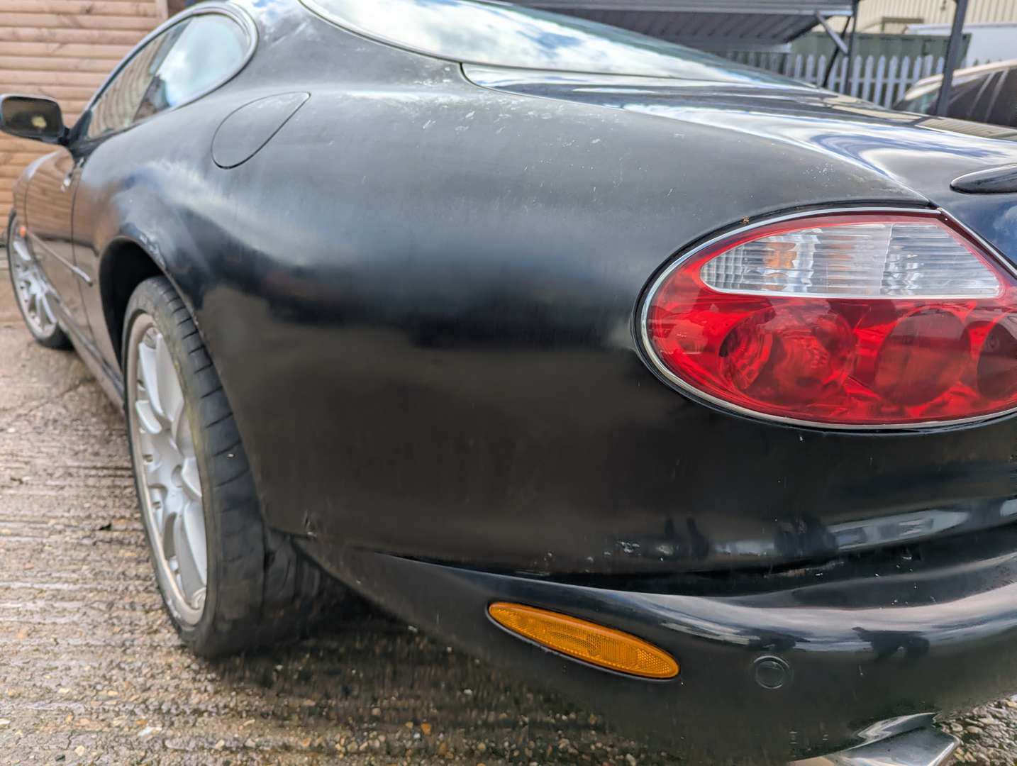 <p>2002 JAGUAR XKR AUTO</p>