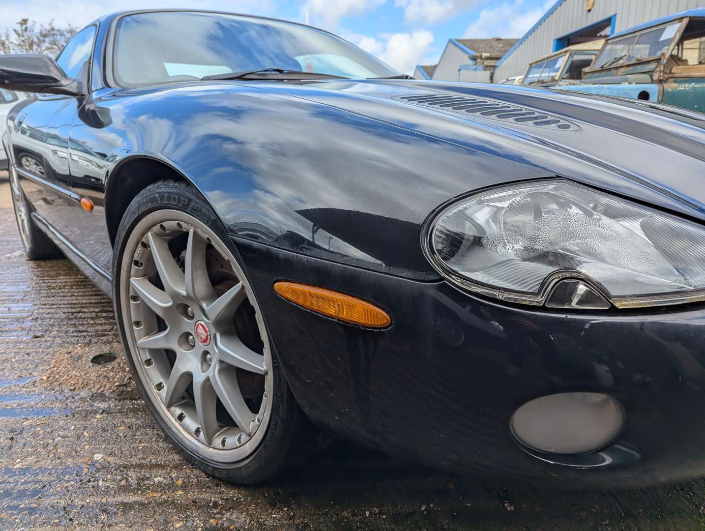 <p>2002 JAGUAR XKR AUTO</p>