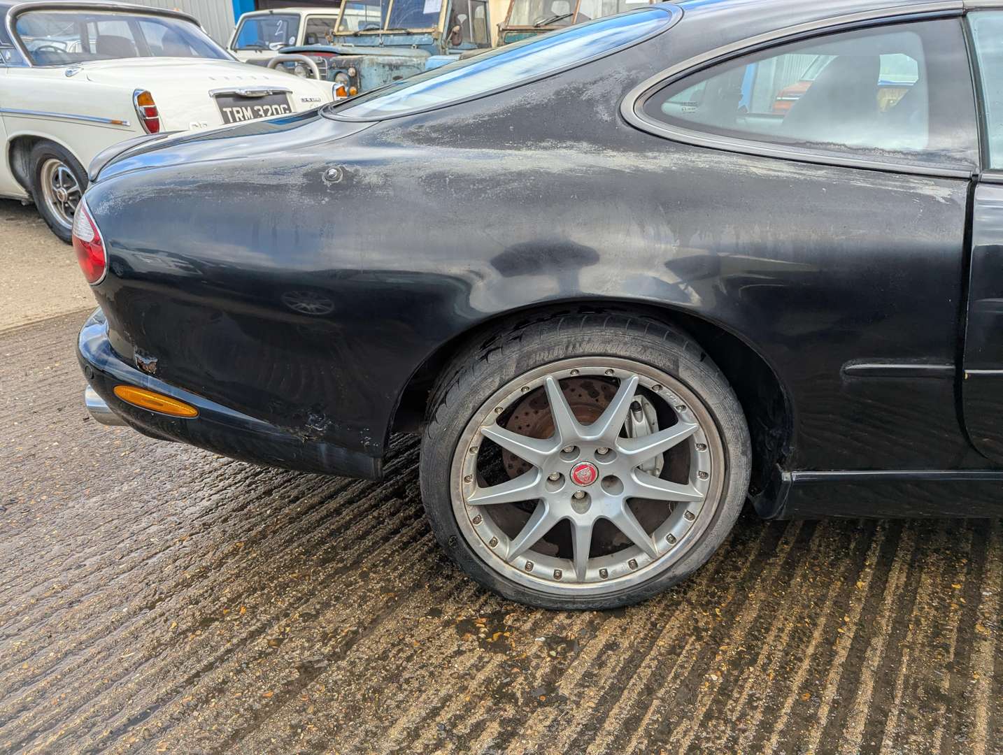 <p>2002 JAGUAR XKR AUTO</p>