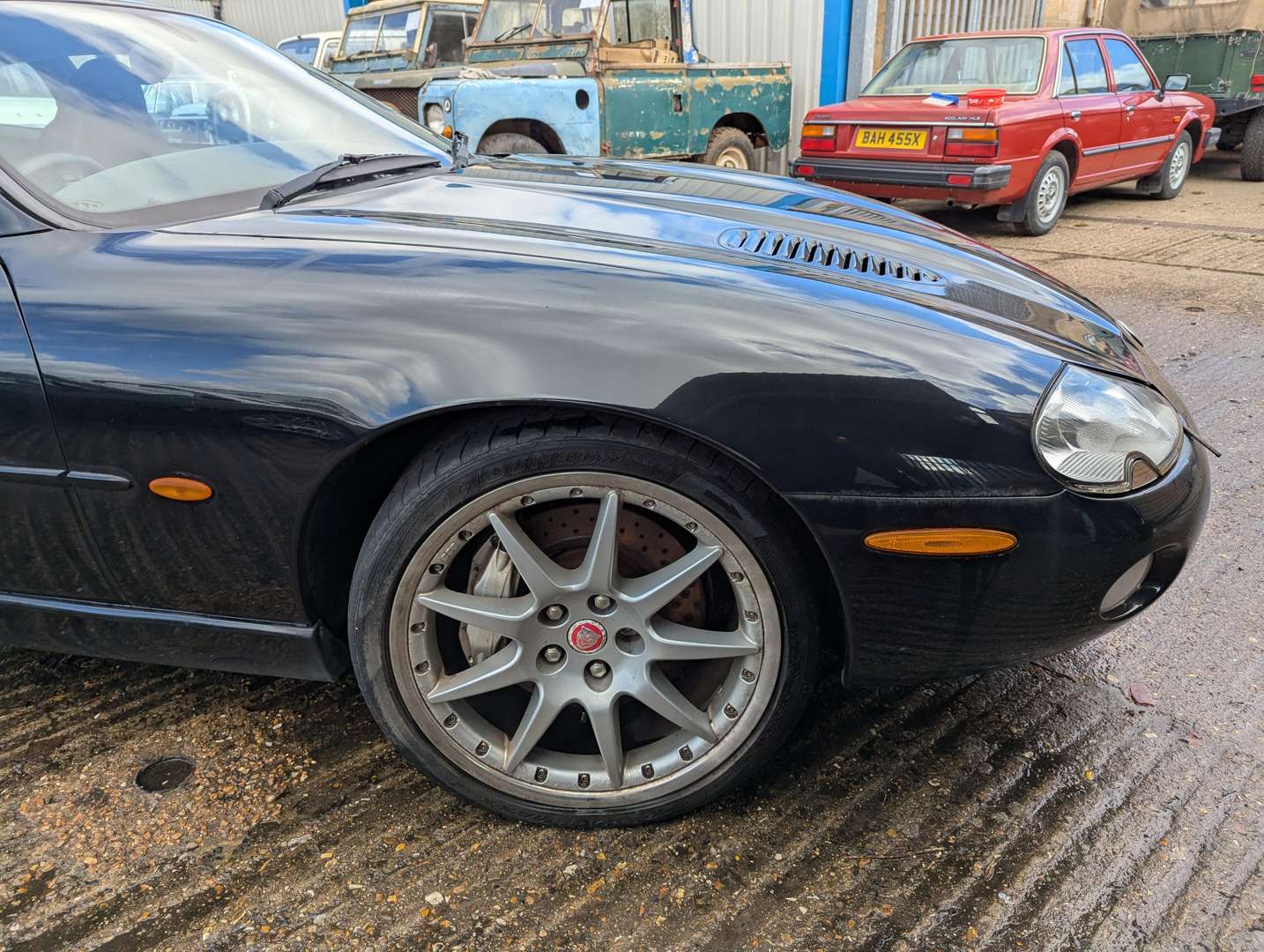 <p>2002 JAGUAR XKR AUTO</p>