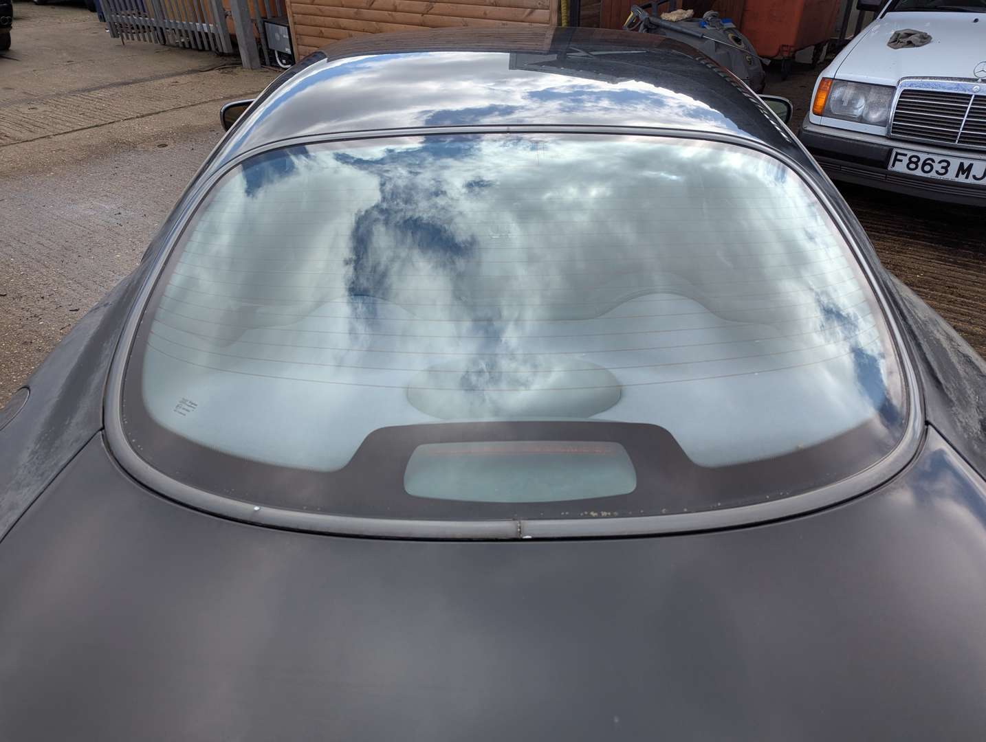 <p>2002 JAGUAR XKR AUTO</p>