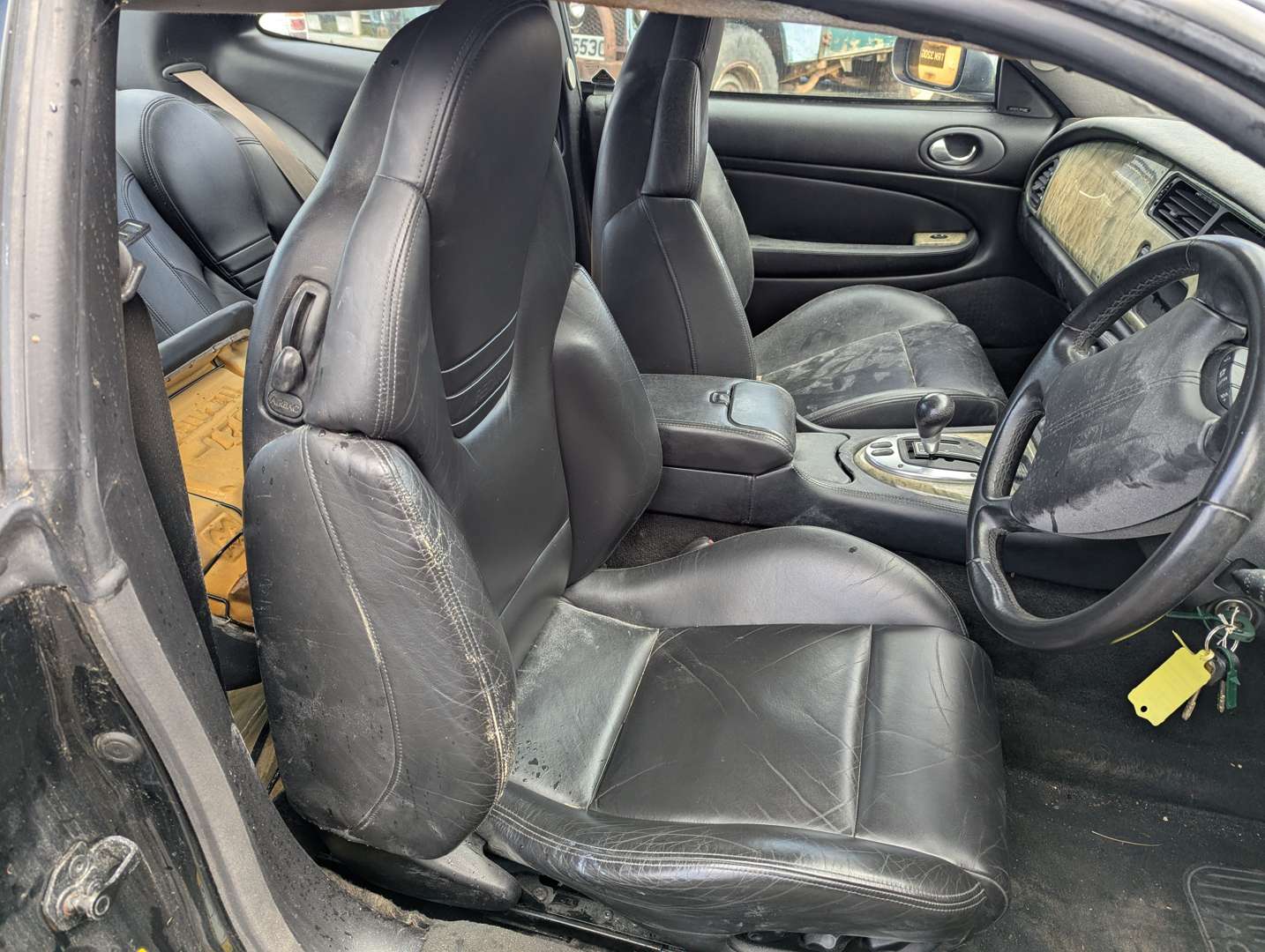 <p>2002 JAGUAR XKR AUTO</p>