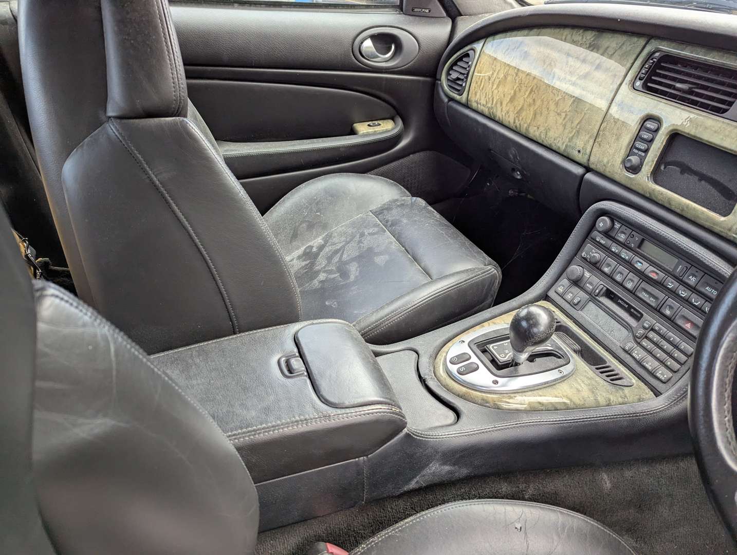 <p>2002 JAGUAR XKR AUTO</p>