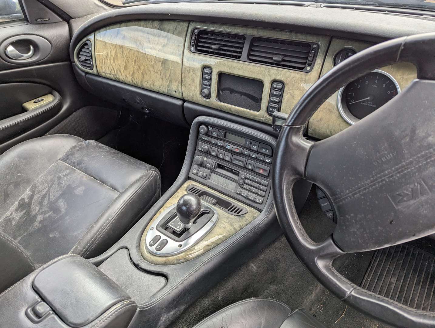 <p>2002 JAGUAR XKR AUTO</p>