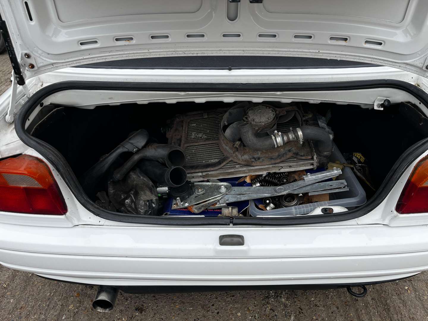 <p>1993 FORD ESCORT XR3I CABRIOLET</p>