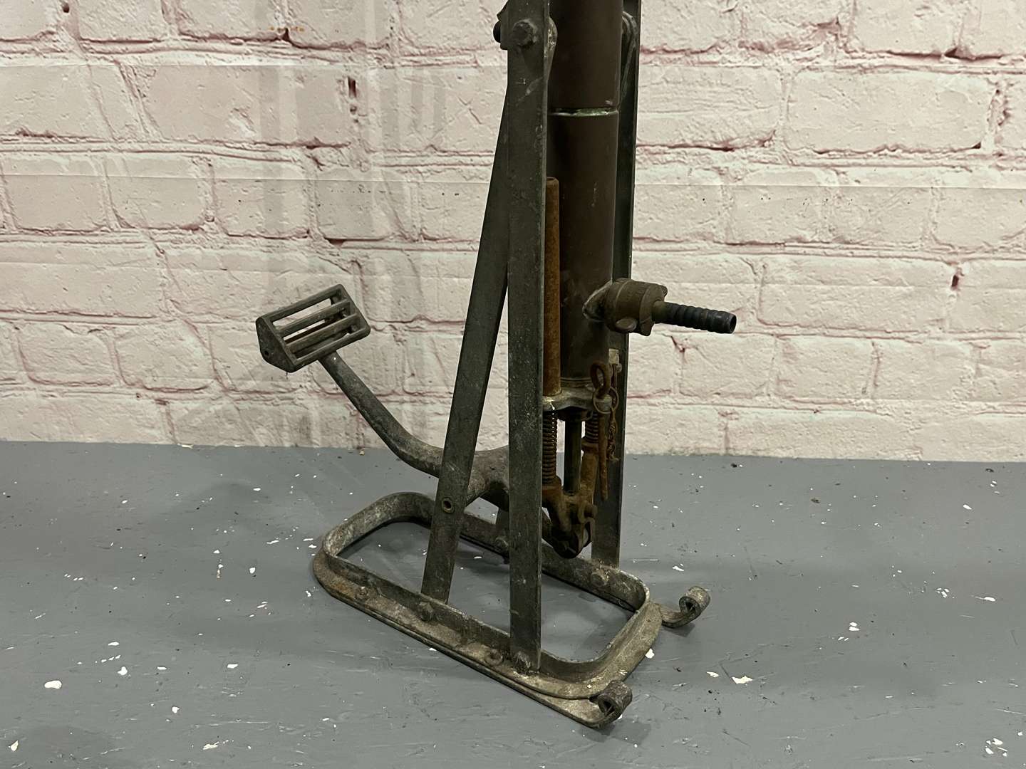 <p>Enots Hyject Vintage Foot Pump</p>