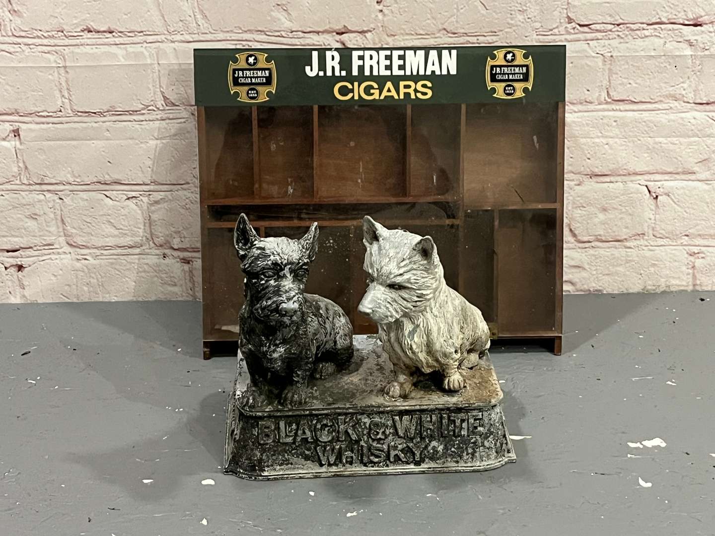 <p>Black & White Whiskey Buchanans Display & JR Freeman Cigars (2)</p>