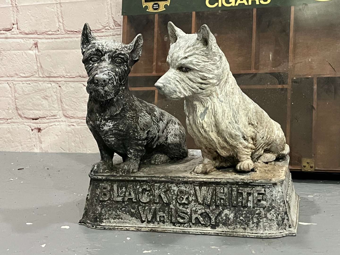 <p>Black & White Whiskey Buchanans Display & JR Freeman Cigars (2)</p>