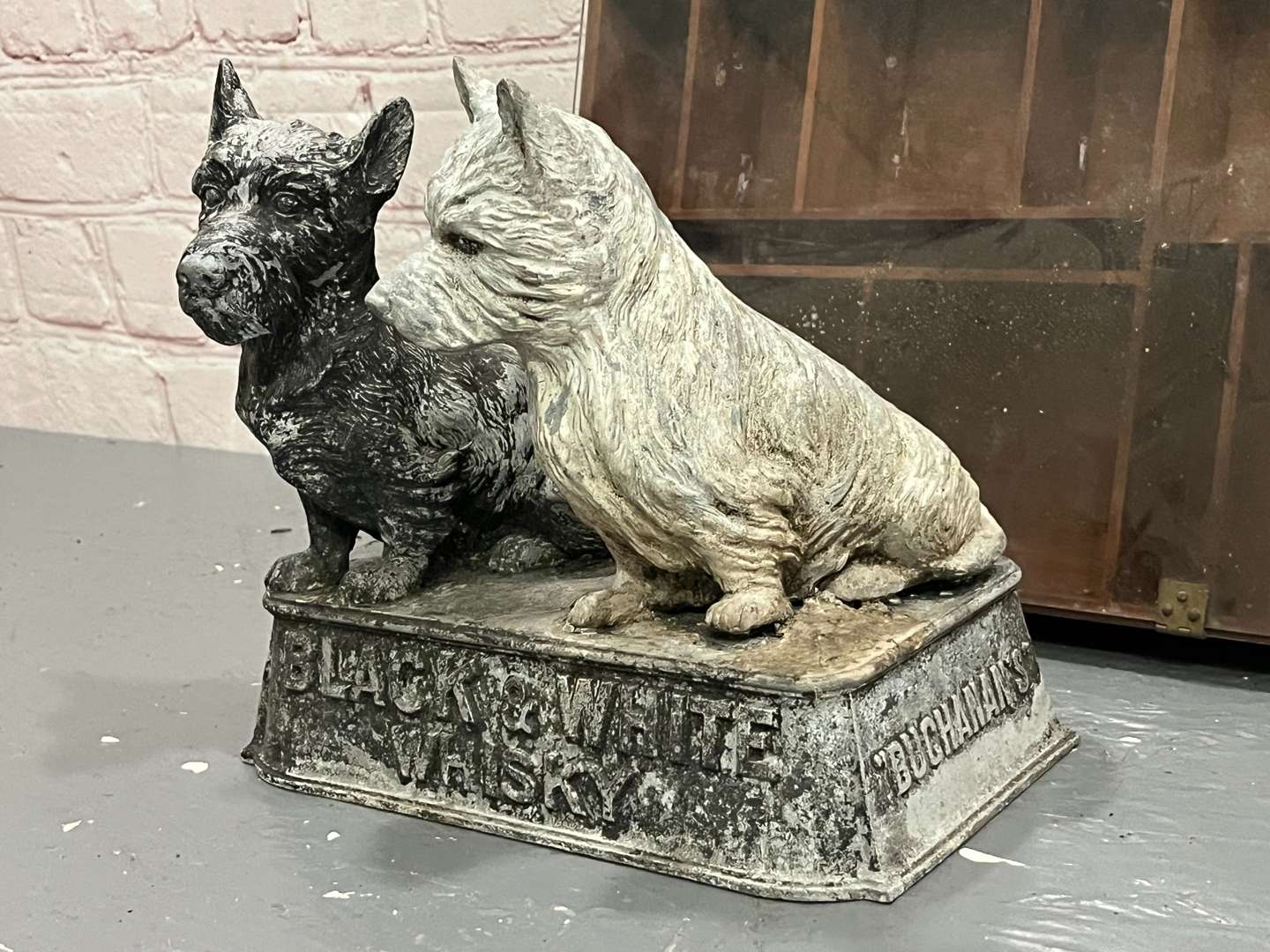 <p>Black & White Whiskey Buchanans Display & JR Freeman Cigars (2)</p>