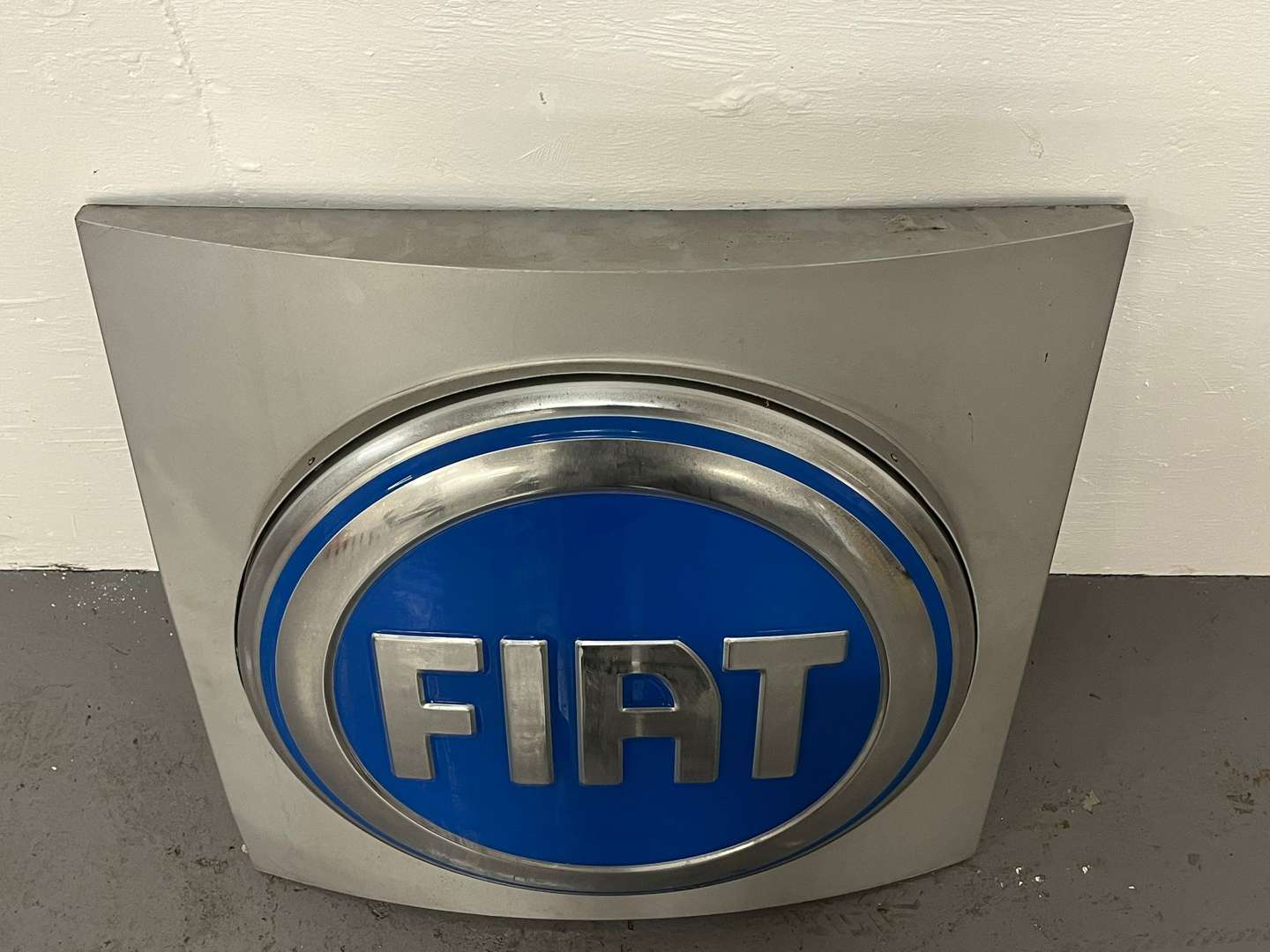 <p>Fiat Dealership Illuminated Sign</p>