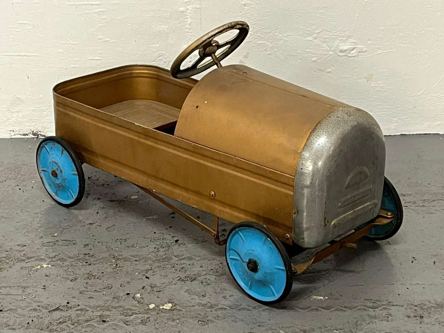 <p>Tin Plate Childs Pedal Car</p>
