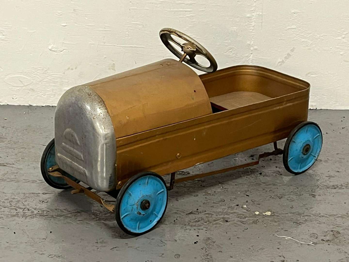 <p>Tin Plate Childs Pedal Car</p>