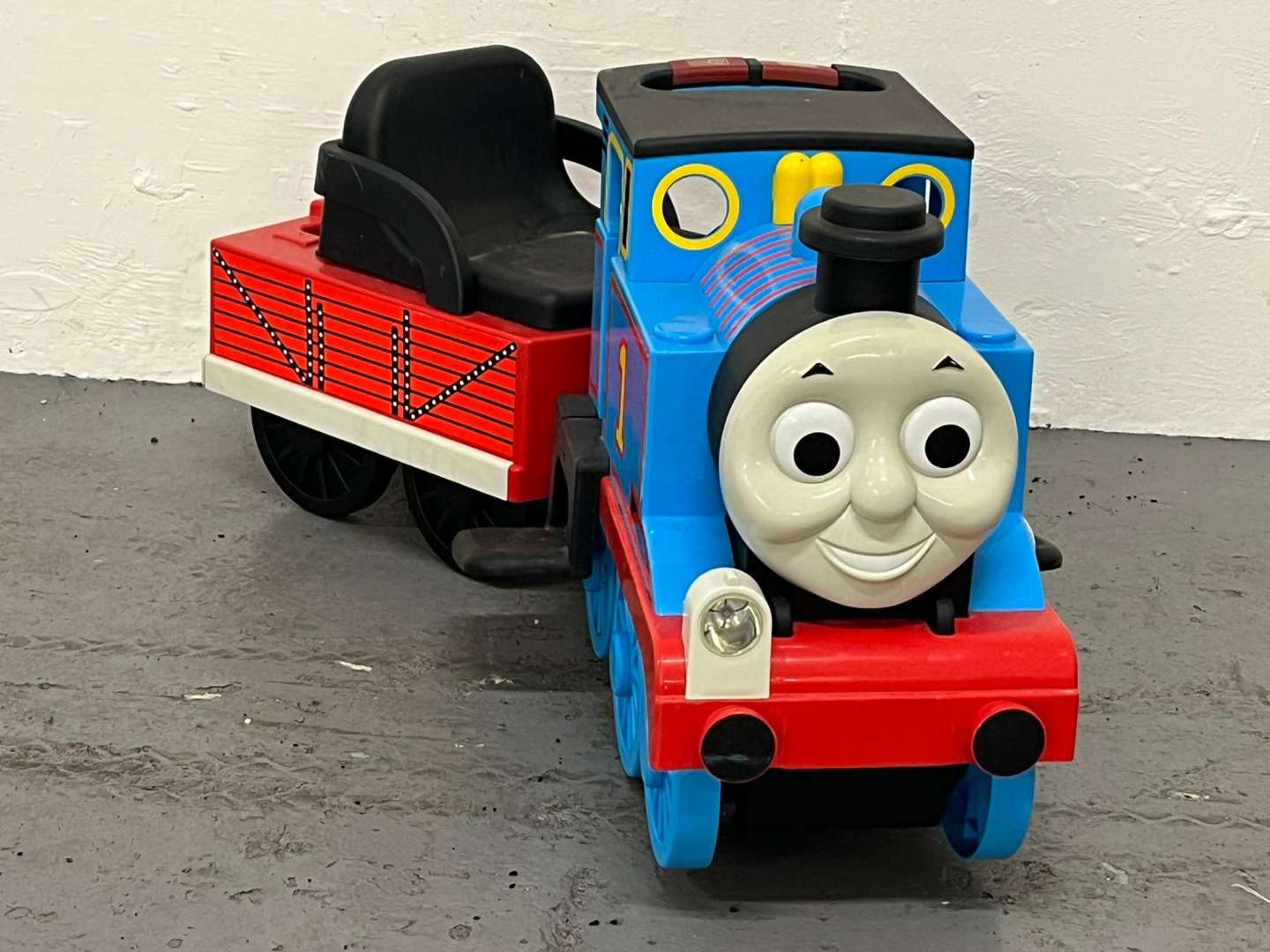 <p>Thomas The Tank Engine Children's Ride on Train and Track</p>