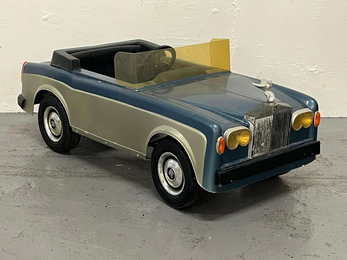 <p>Rolls Royce Corniche Sharna Tri-ang Childs Pedal Car</p>