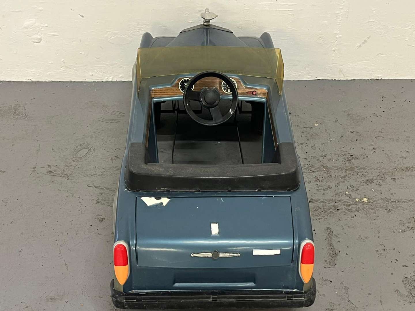 <p>Rolls Royce Corniche Sharna Tri-ang Childs Pedal Car</p>