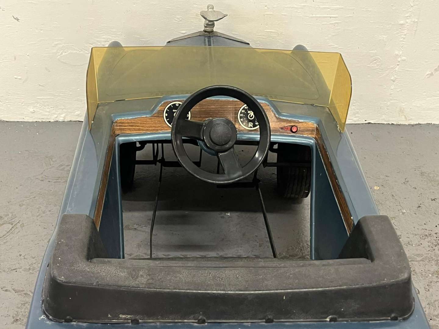 <p>Rolls Royce Corniche Sharna Tri-ang Childs Pedal Car</p>