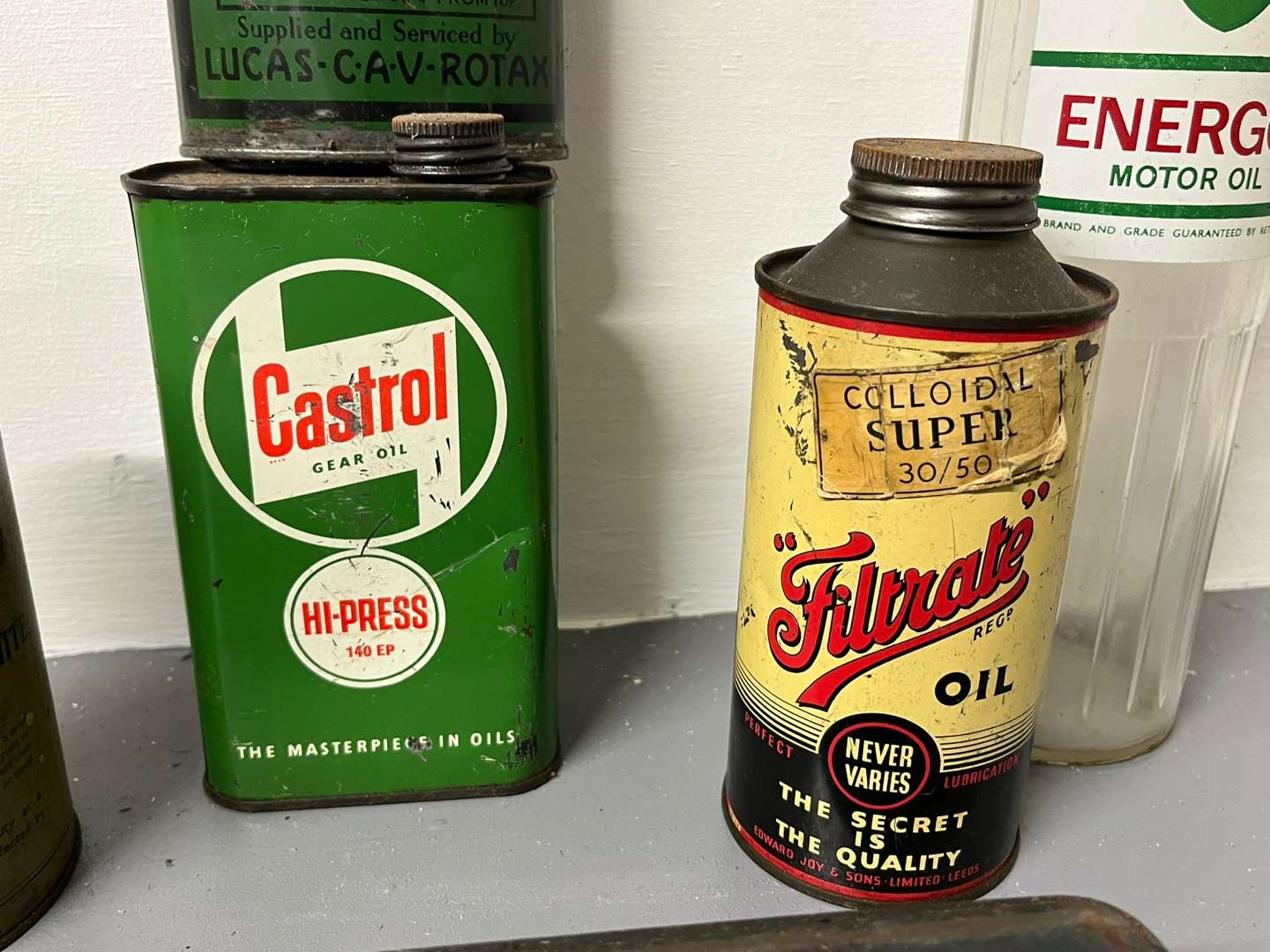 <p>Mixed Lot of Oil Bottles, Cans Etc</p>