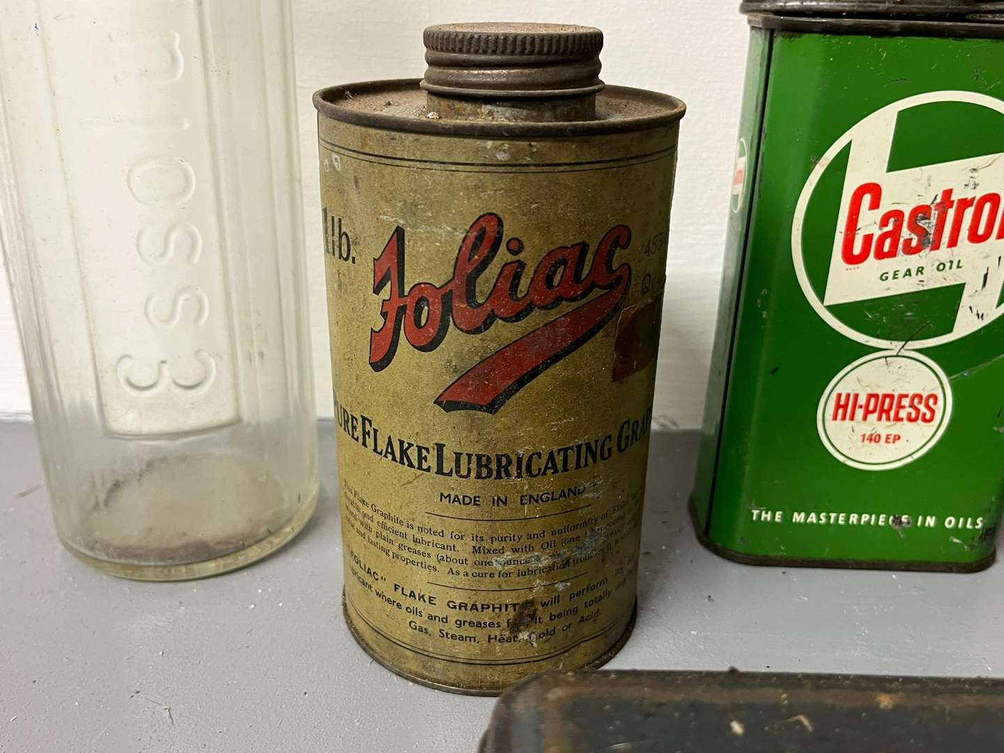 <p>Mixed Lot of Oil Bottles, Cans Etc</p>