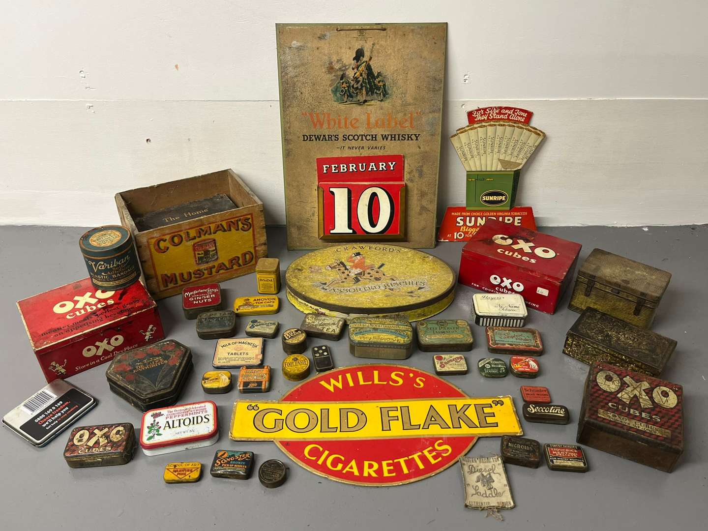 <p>Quantity of Advertising Tins&nbsp;</p>