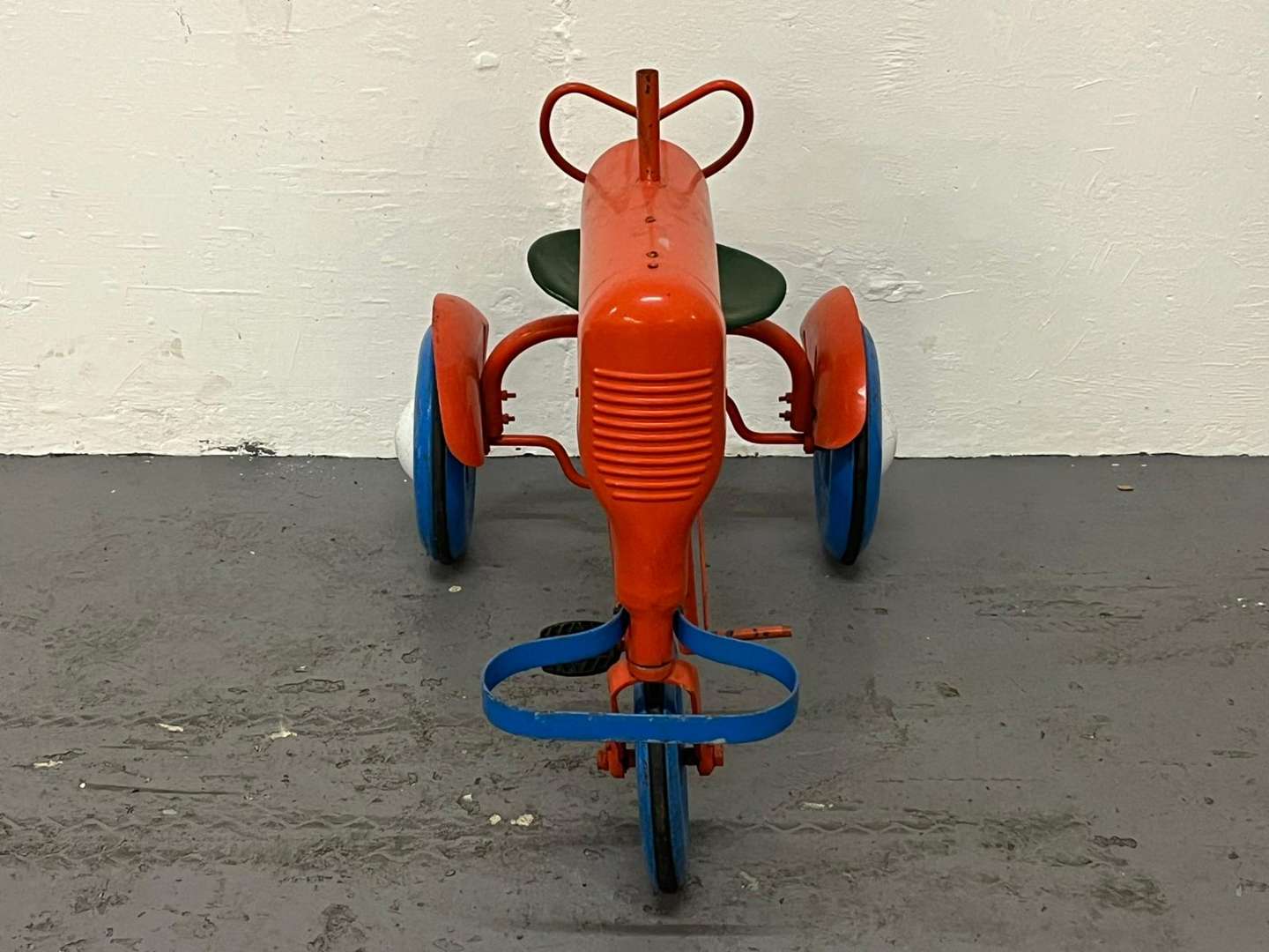 <p>Tri-ang Tin Plate Pedal Tractor</p>