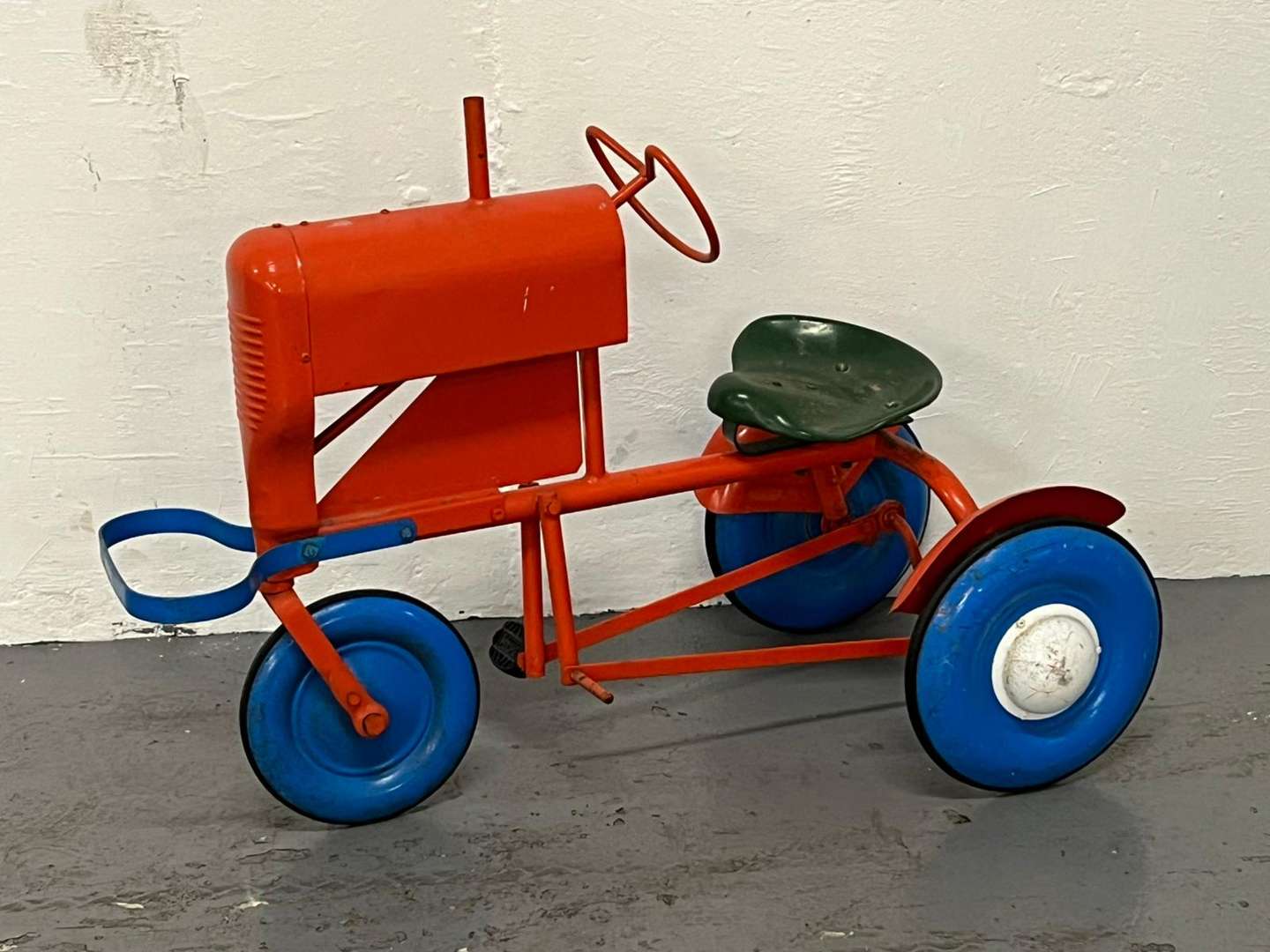 <p>Tri-ang Tin Plate Pedal Tractor</p>