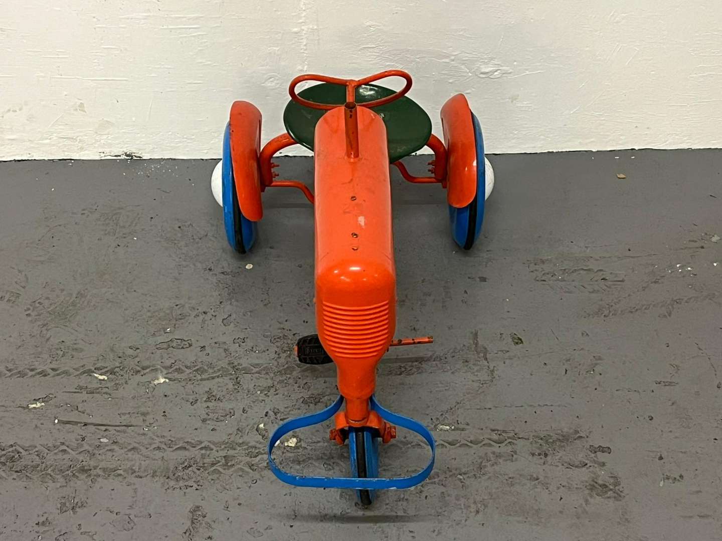 <p>Tri-ang Tin Plate Pedal Tractor</p>