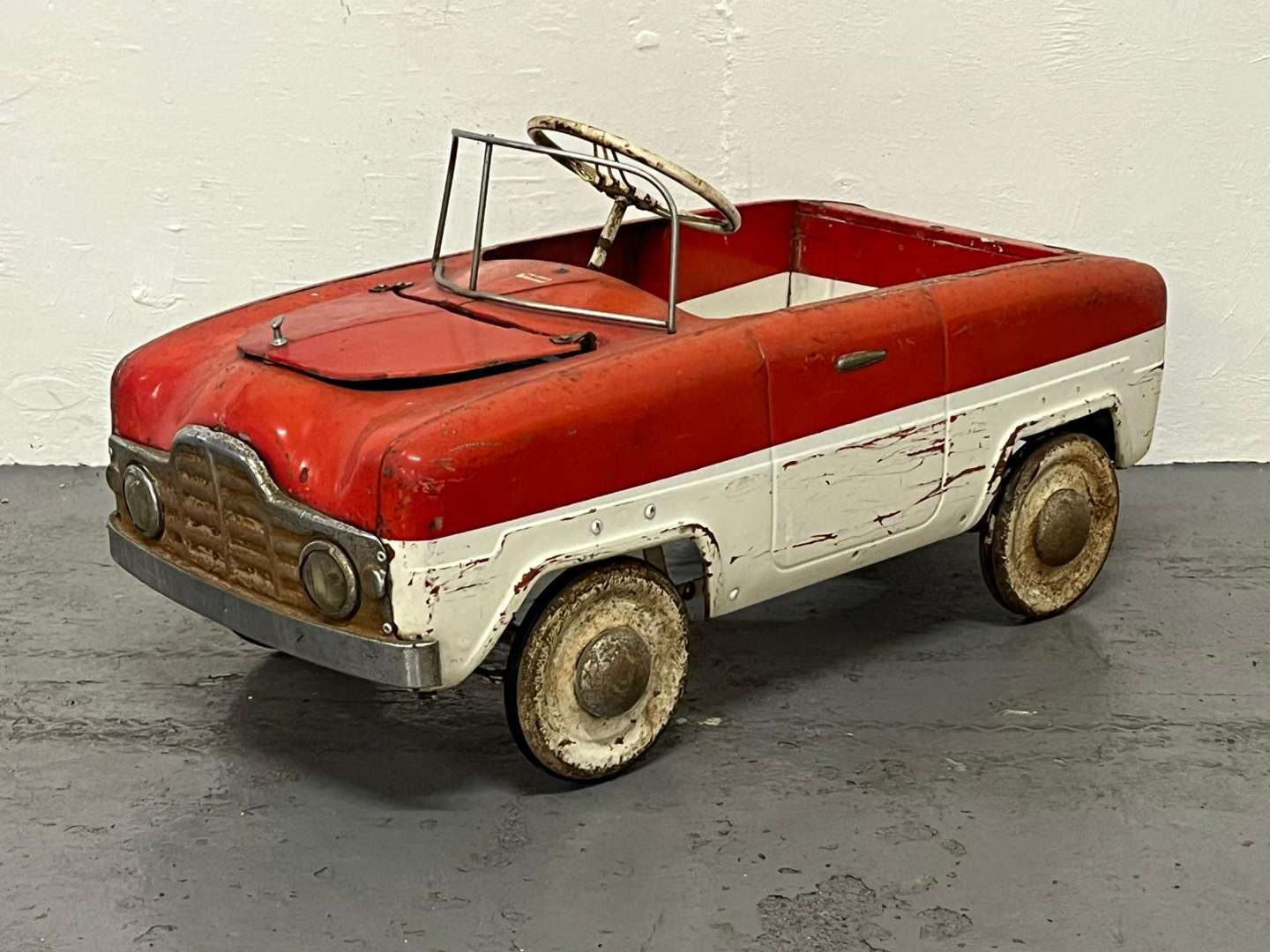 <p>Tri-ang Tin Plated Childs Pedal Car</p>