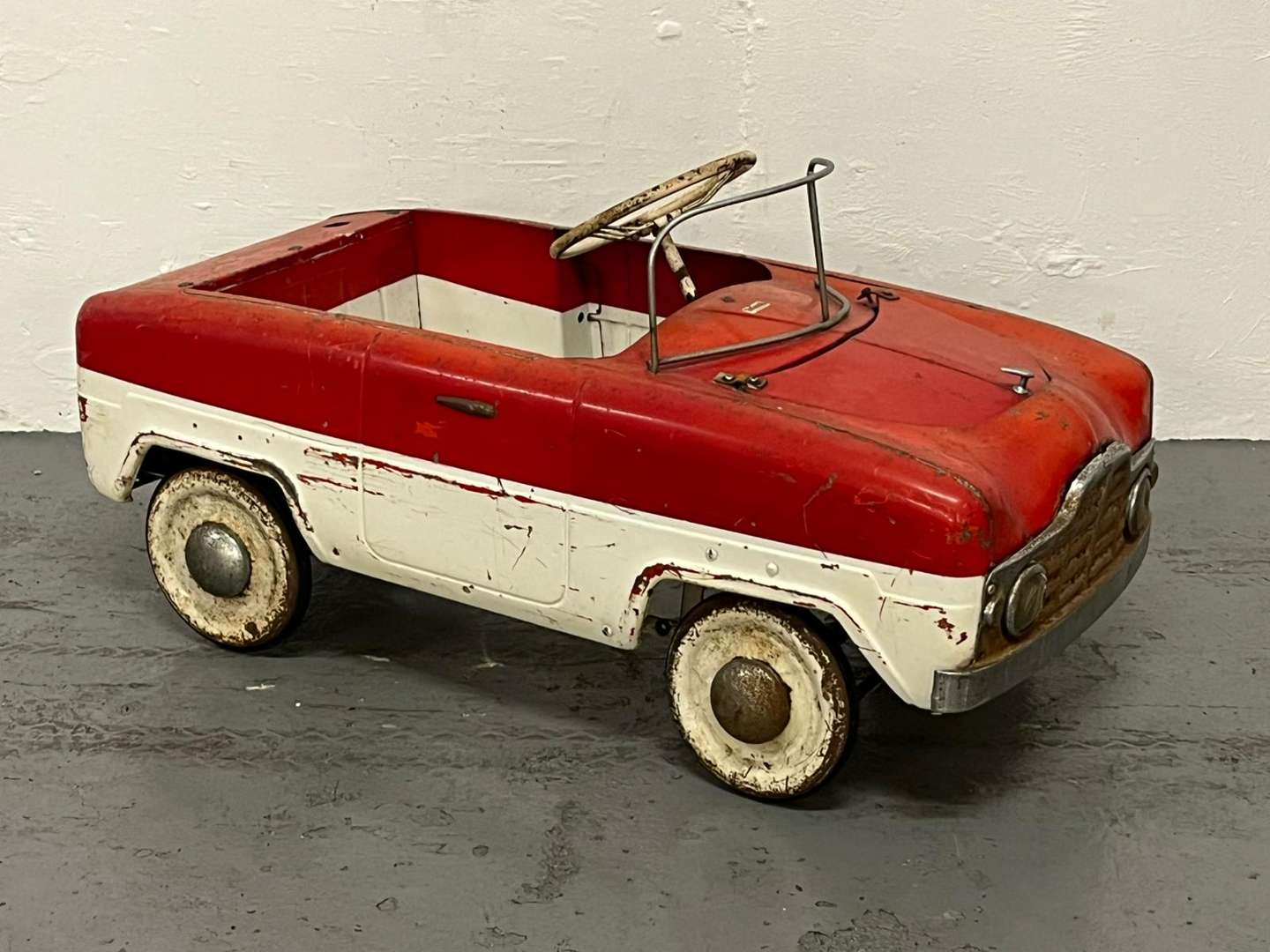 <p>Tri-ang Tin Plated Childs Pedal Car</p>