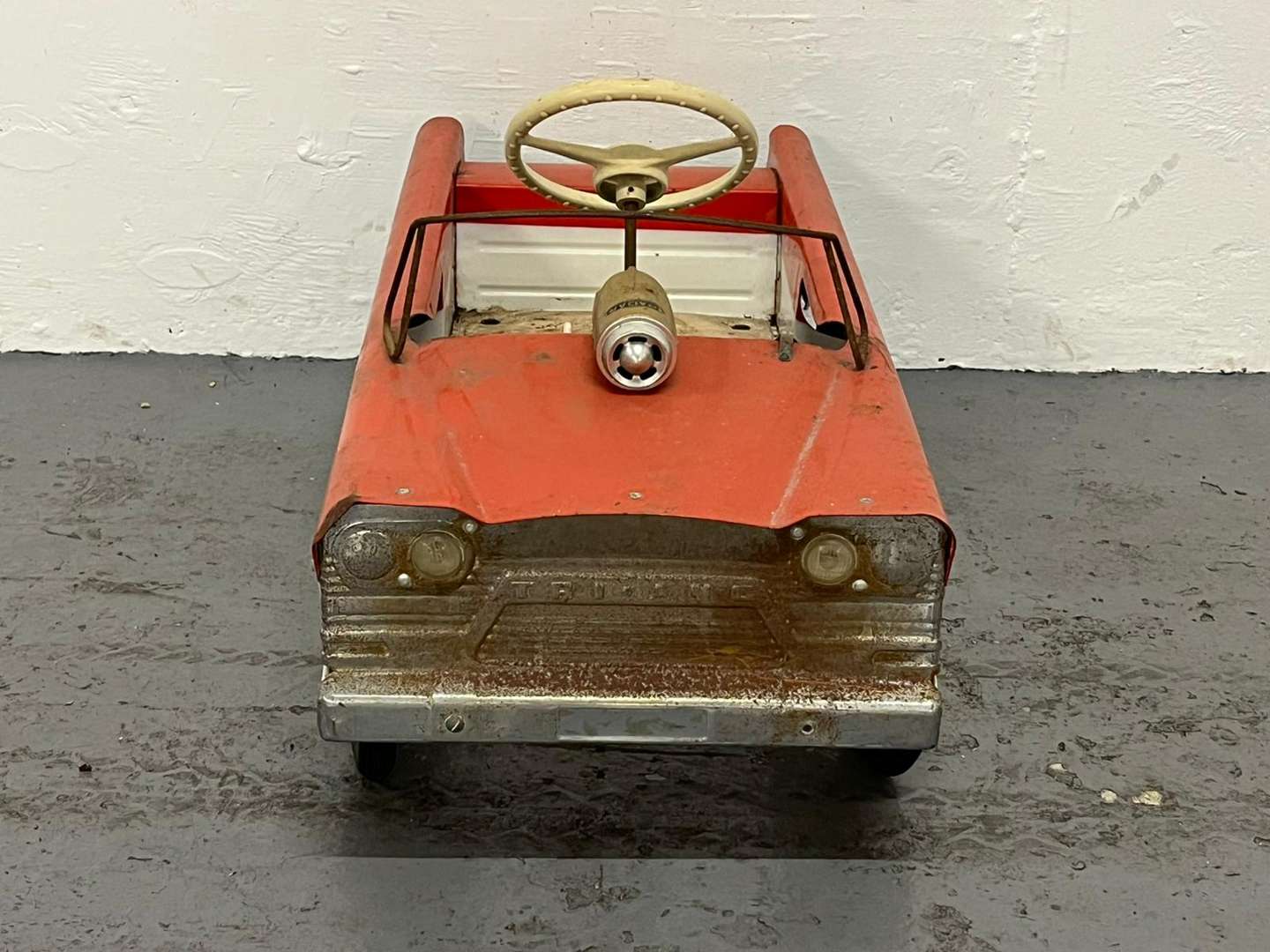 <p>Tri-ang Tin Plated Childs Pedal Car</p>