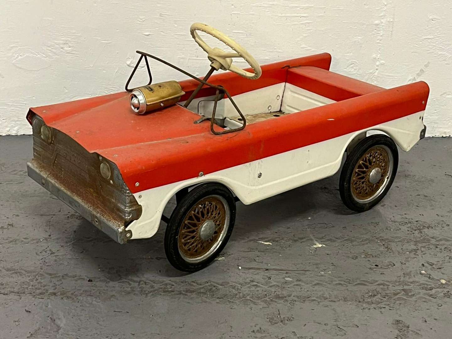 <p>Tri-ang Tin Plated Childs Pedal Car</p>