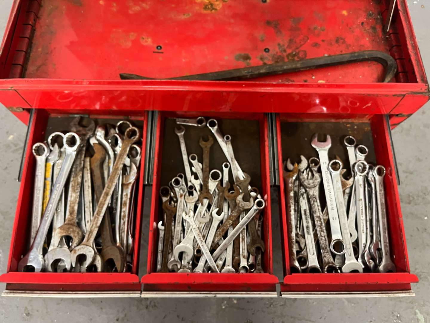 <p>Teng Tools Metal Top Box and Contents&nbsp;</p>