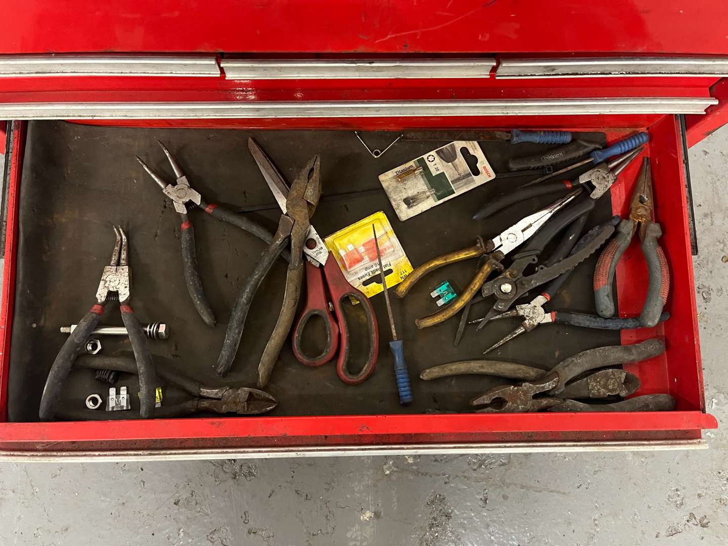 <p>Teng Tools Metal Top Box and Contents&nbsp;</p>