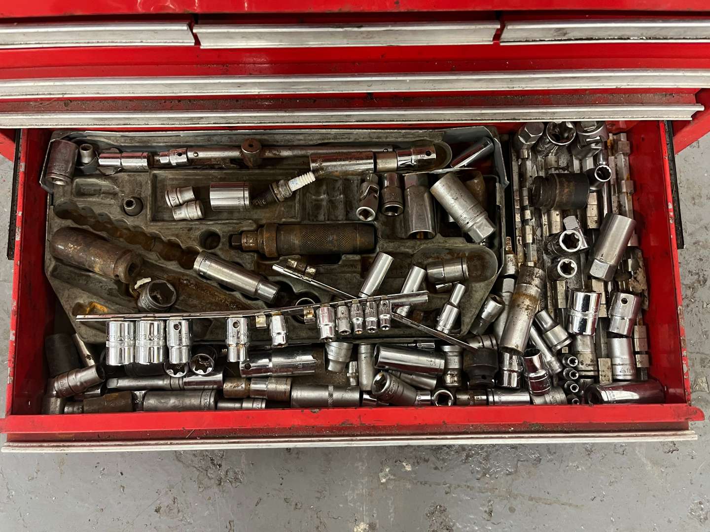 <p>Teng Tools Metal Top Box and Contents&nbsp;</p>