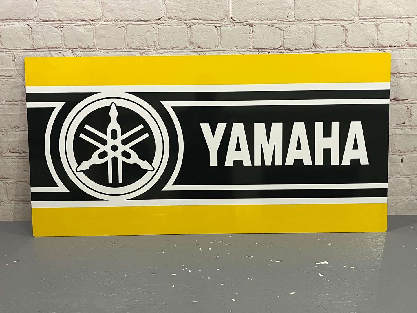 <p>Yamaha Sign on Metal Board&nbsp;</p>