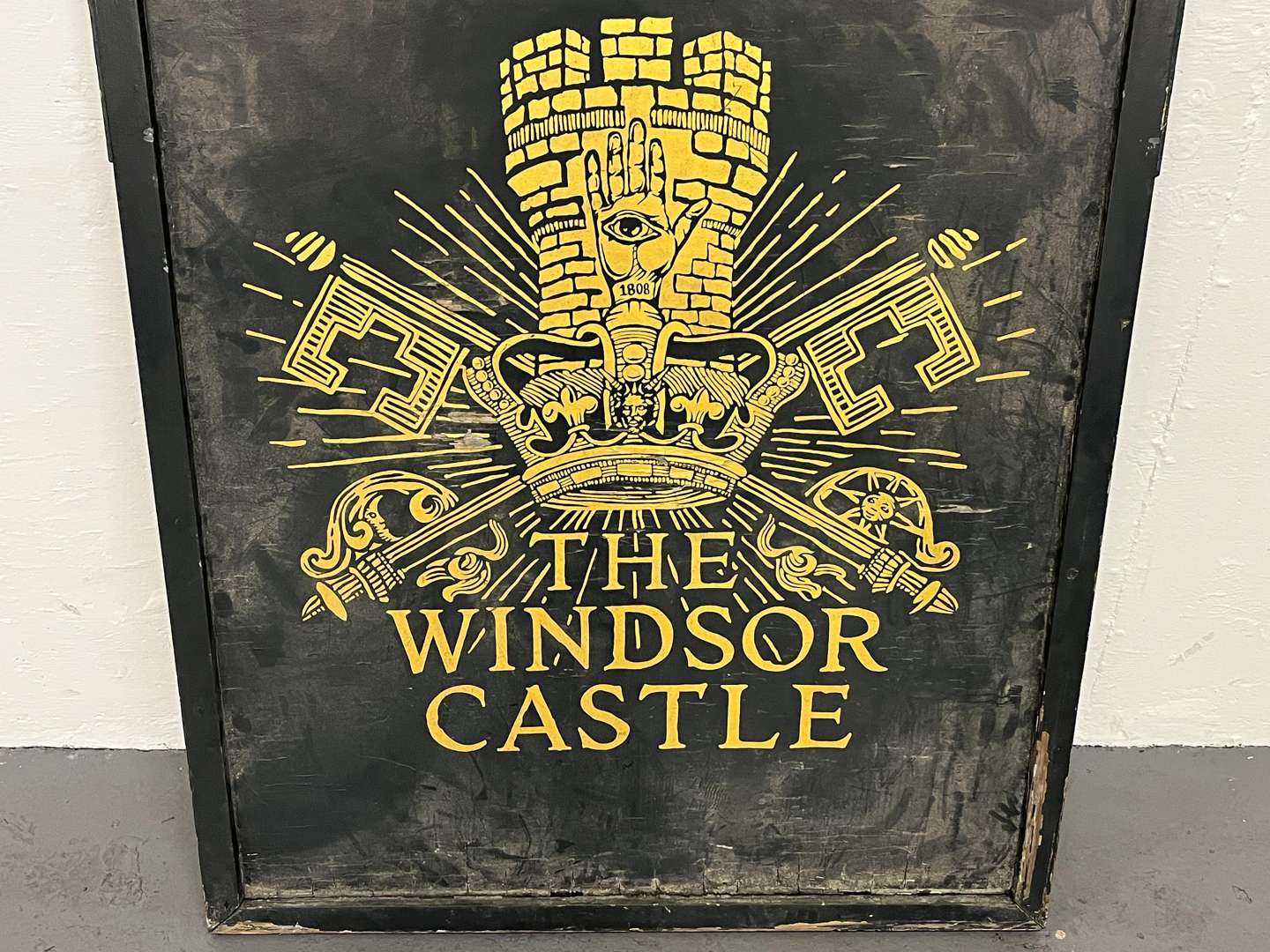 <p>The Windsor Castle Wooden Pub Sign</p>