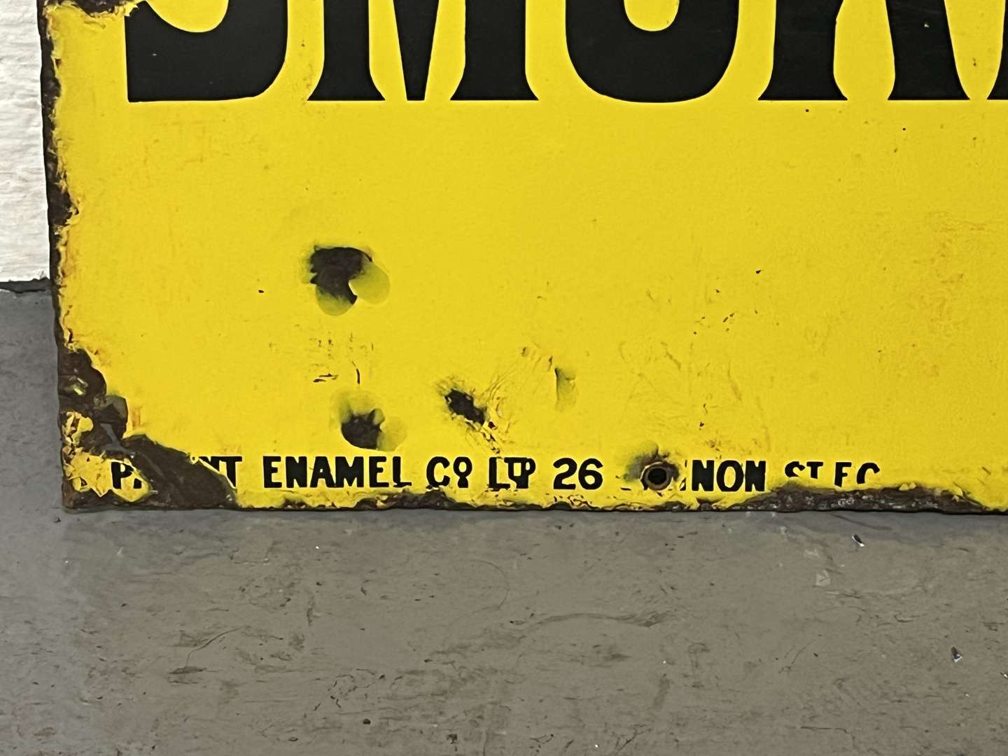 <p>Smoke B.D.V Enamel Sign</p>