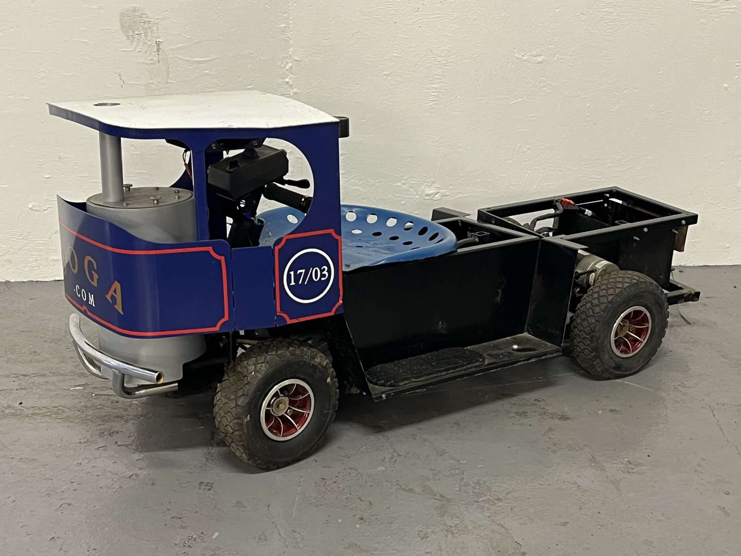 <p>Boga Battery Operated Ride on Cart&nbsp;</p>