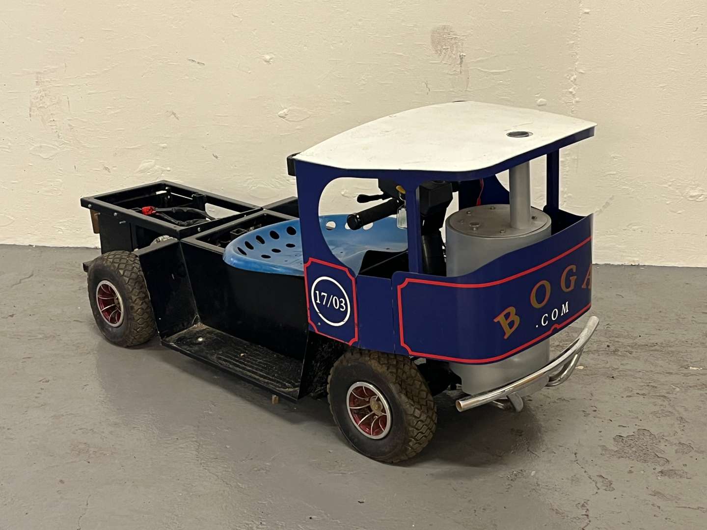 <p>Boga Battery Operated Ride on Cart&nbsp;</p>