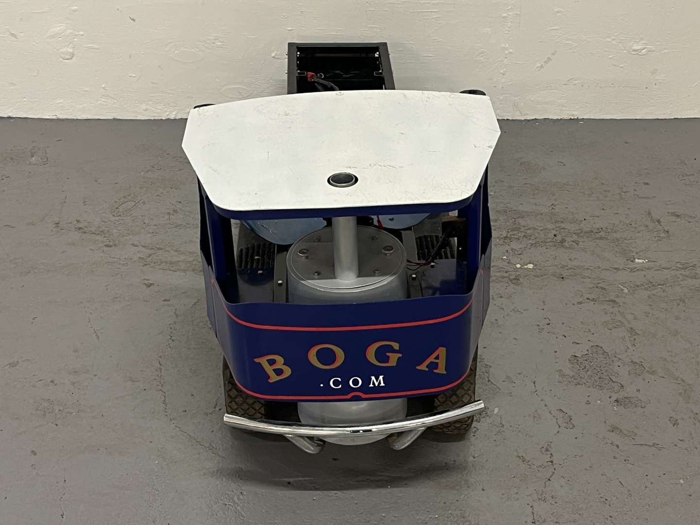 <p>Boga Battery Operated Ride on Cart&nbsp;</p>
