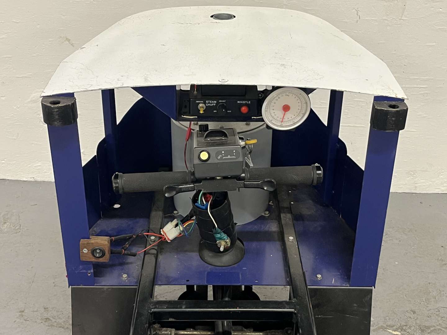 <p>Boga Battery Operated Ride on Cart&nbsp;</p>