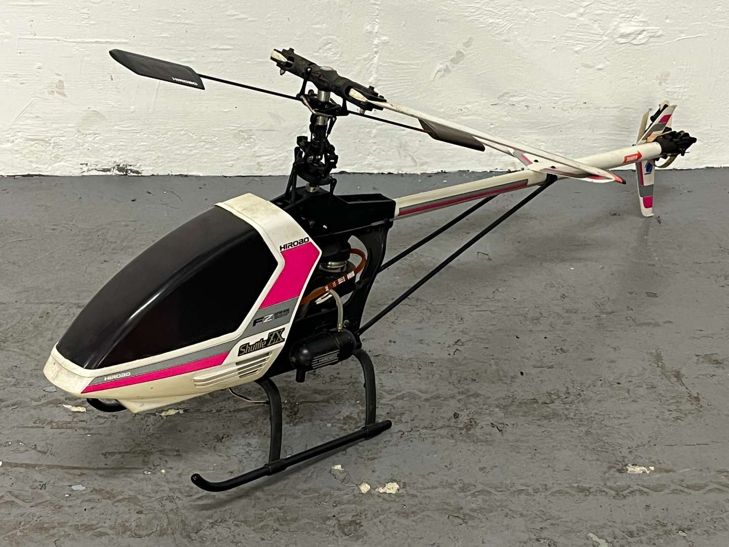 <p>Hirobo F2 Rotor Head Remote Controlled Helicopter&nbsp;</p>