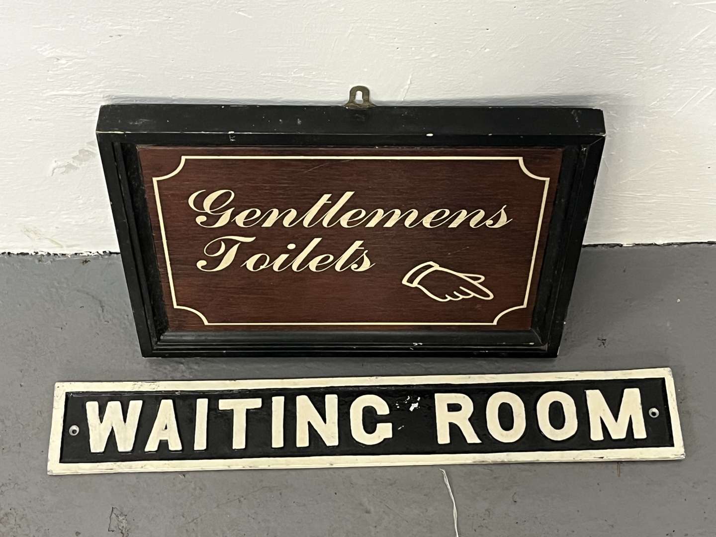<p>Gentleman's Toilet Wooden Framed Sign and Waiting Room Sign (2)</p>