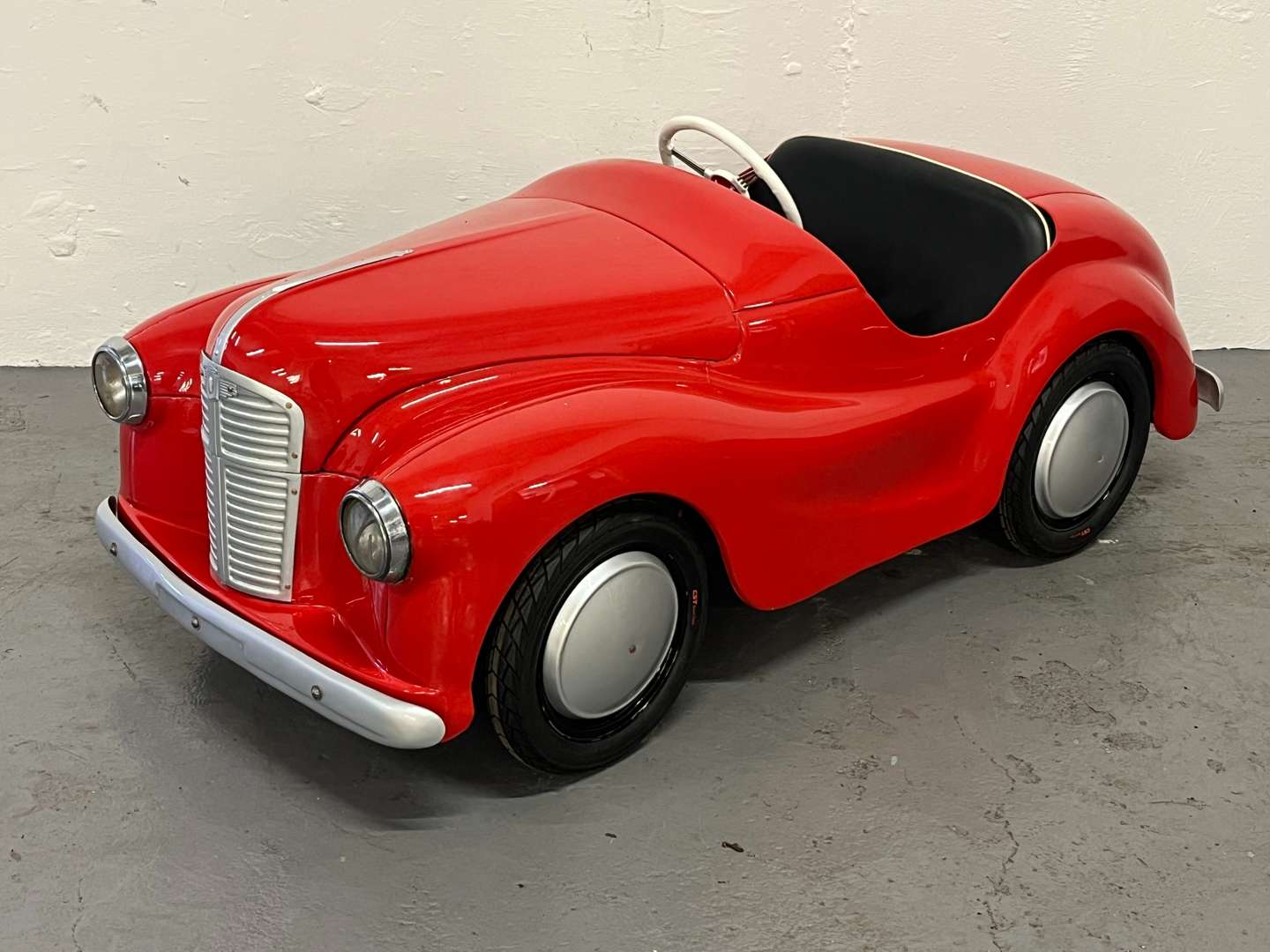 <p>Fairground Austin J40 Pedal Car</p>
