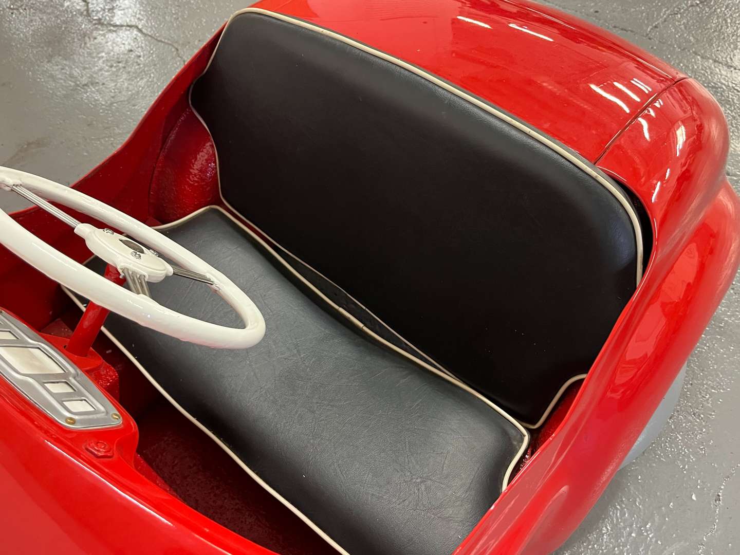 <p>Fairground Austin J40 Pedal Car</p>